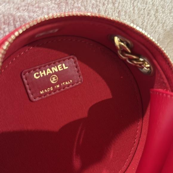 Chanel Round Vanity in great condition - Picture 3 of 7